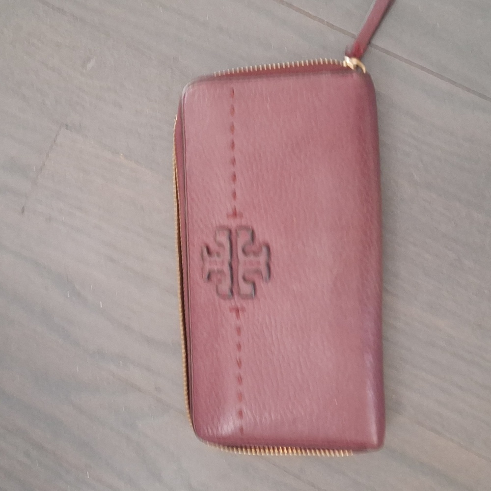 Tory Burch McGraw long zip wallet in burgundy pebbled leather